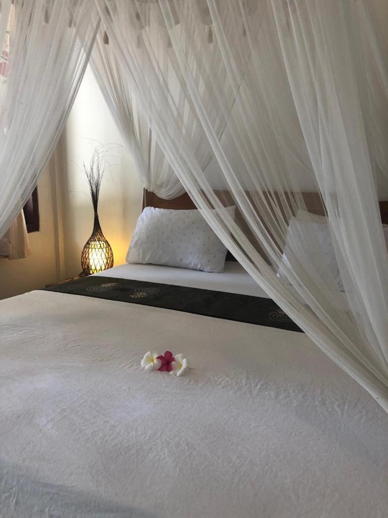 Biru Meno Beach Bungalows Gili Meno Exterior foto